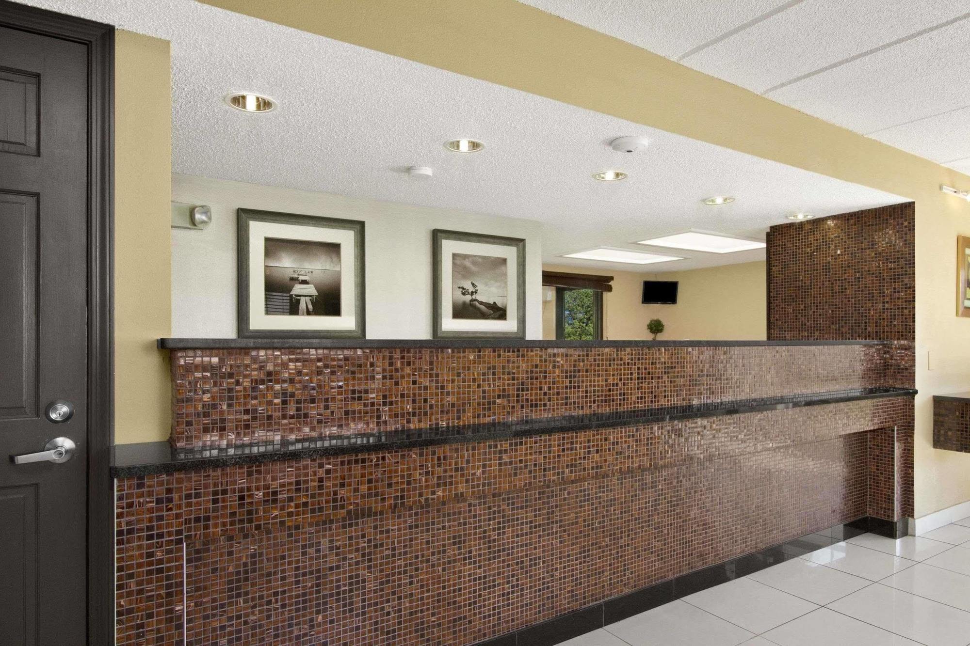 Travelodge By Wyndham College Park Exteriér fotografie