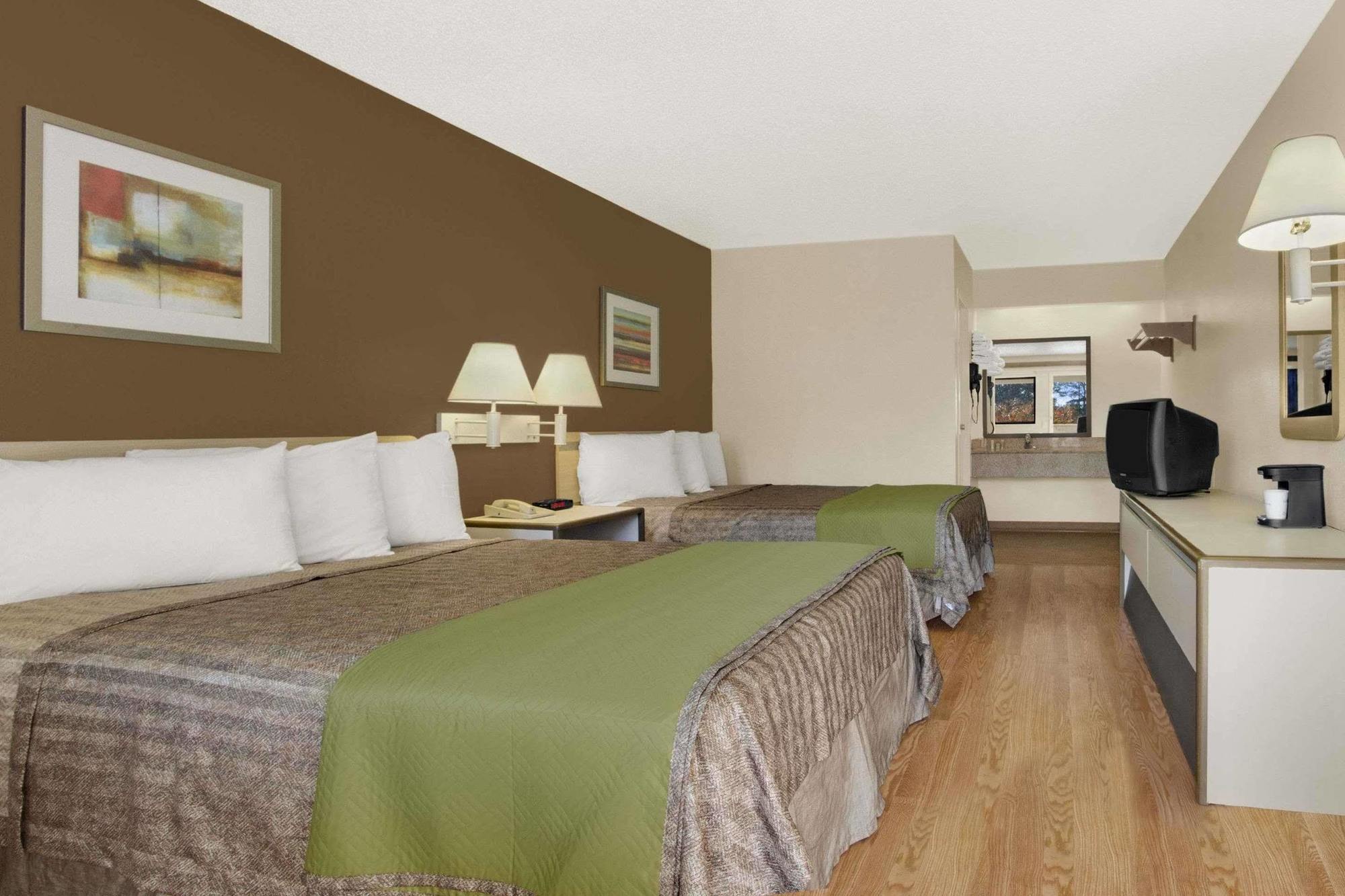 Travelodge By Wyndham College Park Exteriér fotografie