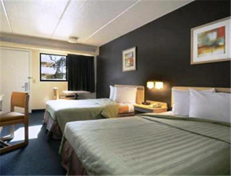 Travelodge By Wyndham College Park Exteriér fotografie